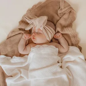 Couverture pour bébé en tricot de qualité supérieure avec motif à œillets décoratifs, douce et légère, literie de crèche pour nourrissons et tout-petits - Product Image 5