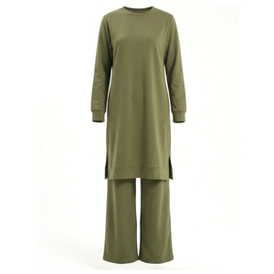 Conjunto Deportivo Minimalista Verde Oliva para Mujer, Túnica de Manga Larga y Pantalones Anchos, Ropa Casual para Estar en Casa - Product Image 1