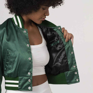 Veste universitaire en satin vert avec bordure blanche, col rabattu, manches classiques, style preppy, longueur courte, vêtement d'automne - Product Image 5