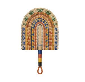 Éventail décoratif en jonc de mer et feuilles de palmier tressées, style bohème, rayures bleues, rouges, jaunes et vertes, pour la maison et plus encore. - Product Image 1