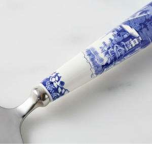 Couteau à gâteau triangulaire dentelé en acier inoxydable avec manche en porcelaine bleu et blanc pour mariage - Product Image 2