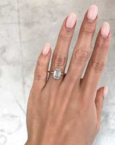 แหวนหมั้นเพชรทรงเอเมอรัลด์คัทเพาะเลี้ยงในห้องปฏิบัติการ แหวนทองคำแท้ 14K 18K ขายส่ง แหวนแบบมินิมอลสำหรับขอแต่งงานและวันครบรอบ - Product Image 4