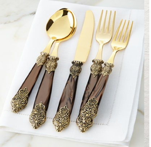 Cubiertos ornamentados con detalles en plata y oro. Elegantes asas de filigrana para una cena de lujo. Disponible a precios de mayorista. - Product Image 3