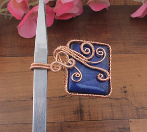 Dijes Unisex de Plata de Ley 925 con Baño de Platino Vintage, Engastados a Mano con Circonita Natural y Alambre, Cristal Curativo - Product Image 1