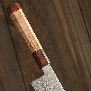 มีดทำมือจากทองแดงดามัสกัสทรงคิริทสึเกะ ใบมีดเอียงพร้อมด้ามไม้ สำหรับการตัดในครัวอย่างแม่นยำ - Product Image 6