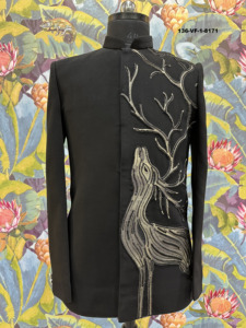 Blazer Jodhpuri noir mat à col mandarin en TR Lachka, motif asymétrique bois de cerf doré - Product Image 1