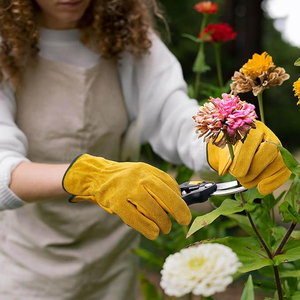 Gants de travail professionnels en cuir de vachette de bonne qualité, résistants à la chaleur, pour le jardinage, la menuiserie et la sécurité. - Product Image 4