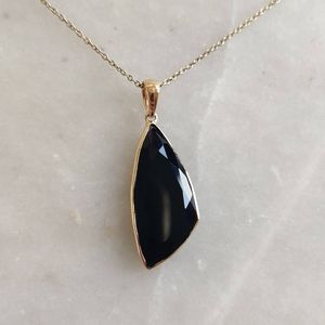จี้หินออนิกซ์สีดำธรรมชาติรูปทรงแฟนซีแกะสลักประณีต ทอง 14K เครื่องประดับแฟชั่นสำหรับผู้หญิง จี้ทำมือสำหรับสร้อยคอ ขายส่ง - Product Image 3