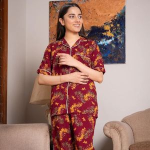 Conjunto de Pijama de Manga Corta con Estampado Floral en Borgoña y Amarillo para Mujer, Camisa con Botones y Pantalones a Juego, Ropa de Dormir Suave, Fabricante OEM Personalizado - Product Image 1