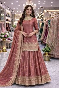 Ensemble Choli Salwar Kameez en Soie Bicolore pour Femme, avec Lehenga et Dupatta, Ornements de Paillettes et Miroirs, Style Traditionnel pour Diwali et Remise de Diplôme - Product Image 4