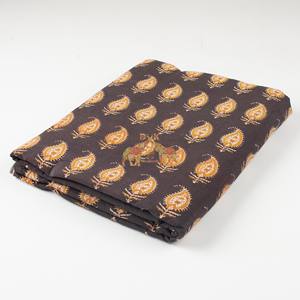 Tissu traditionnel écologique imprimé au bloc floral Bagru, teinture naturelle, 100% coton, vêtements durables faits à la main pour filles - Product Image 4