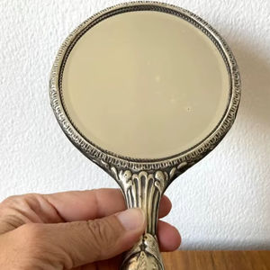 Espejo de Mano Antiguo de Plata de Ley Estilo Art Nouveau: Ángeles de Reynolds - Product Image 1