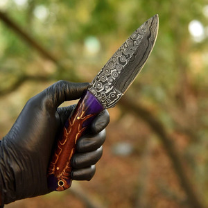 Couteau de chasse droit à pointe Damas en résine violette personnalisée, motif cône de pin, vente en gros, couteau fixe pour bushcraft, fabricant d'articles d'extérieur - Product Image 3