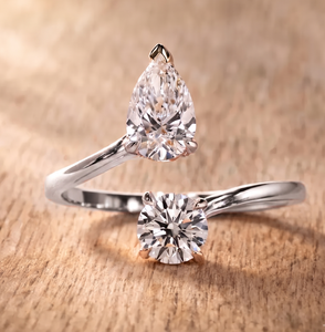 Bague Toi et Moi en Or Massif 10K 14K 18K Certifiée IGI, Diamant de Laboratoire Taille Poire et Ronde, Couleur DEF, Pureté VS VVS, Ouverte et Ajustable - Product Image 6