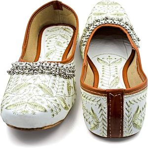 Chaussures Khussa Traditionnelles Blanches Sur Mesure pour Femmes, Idéales pour Fêtes, Mariages, Mehndi, Jutti Punjabi avec Pierres Imprimées, Respirantes et Tendance pour Filles - Product Image 2