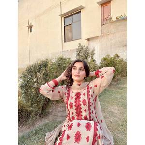 Conjunto de Traje XL de Diseñador con Hermoso Bordado de Hilo - Product Image 3