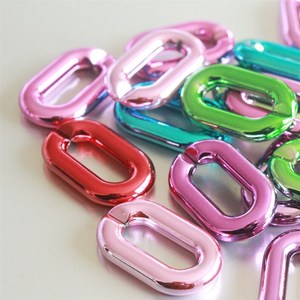 Collier long en résine à maillons larges, style moderne, mélange de couleurs, punk, creux, épais, pour décoration murale, fait main, idéal pour anniversaire - Product Image 1