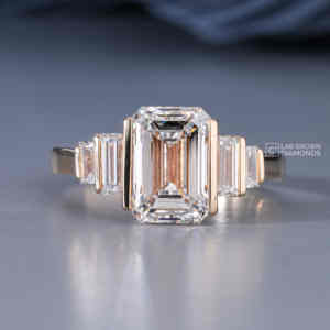 Anillo de Diamantes Cultivados en Laboratorio con Corte Baguette y Esmeralda, Plata de Ley S925, Oro Amarillo, Lujo, 5 Piezas, Color EF+, Calidad VS+ para Mujer - Product Image 2