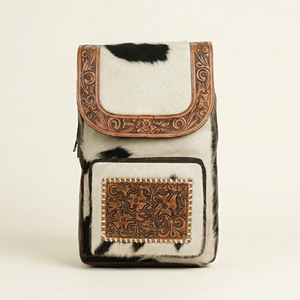 Mochila de Cuero Vacuno Hecha a Mano |   Bolsa de Viaje de Cuero Genuino con Pelo, en Blanco y Negro |   Mochilas de Diseño Estilo Occidental - Product Image 1