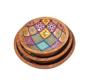 Bol de service rond en bois au design attrayant avec finition naturelle pour la maison et les restaurants, bols de service multi-usages - Product Image 5