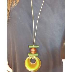 Collar de Resina de Alta Calidad, Elegante y Duradero, Cómodo de Usar Durante Largas Horas, Artesanía de Resina Hecha a Mano - Product Image 3