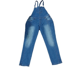 Combinaison en jean pour femme, col montant, sans manches, dos nu, taille haute, coupe ajustée, double boutonnage, avec découpes, délavée - Product Image 1