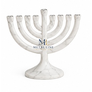 Ménorah personnalisée en résine effet marbre, chandelier à 9 branches pour Hanouka, porte-bougie en résine pour la décoration de la maison et les fêtes juives, fournisseur OEM - Product Image 1