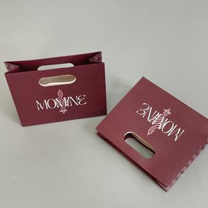 Bolsas de Papel Personalizadas Color Borgoña con Asa Troquelada, Bolsas de Regalo Impresas a Medida para Joyería y Boutique con Logotipo - Product Image 1