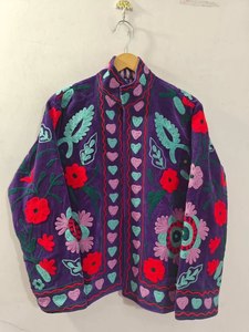 Chaqueta de Lona de Algodón Bordada con Diseño Suzani para Mujer – Prenda Exterior Étnica Boho Hecha a Mano - Product Image 4