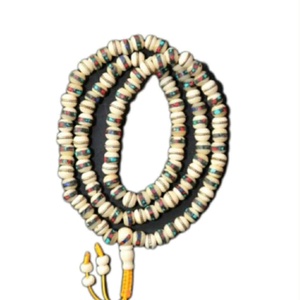 Mala de prière en os sculpté à la main, 108 perles - Product Image 3