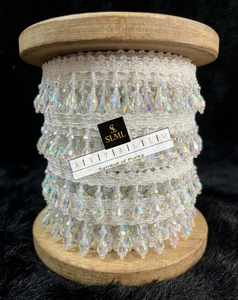 ชุดเจ้าสาวแบบเลเฮนกา ผ้าซารี แต่งขอบด้วยลูกไม้ประดับคริสตัลมุกสีขาวรุ้ง รูปทรงหยดน้ำ งานฝีมือแบบดั้งเดิม หรูหรา พรีเมียม - Product Image 3