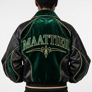 Chaqueta bomber de terciopelo verde para hombre con mangas de imitación cuero negro, ribetes dorados, estilo retro de lujo, con cremallera, personalizada, al por mayor. - Product Image 2