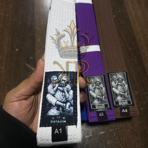 Cinturones de Jiu Jitsu Brasileño Bjj Gi Hechos a Medida para Hombres y Mujeres con Logotipo y Etiqueta Personalizados para Ropa de Artes Marciales - Product Image 1