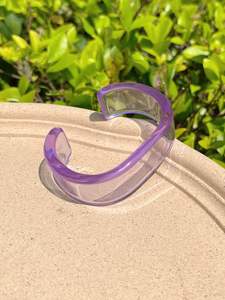 Bracelet élégant en acrylique Vantage, bracelet jonc en résine transparente pour femme, cadeau de fête, usage mariage, qualité supérieure, couleur personnalisable - Product Image 6