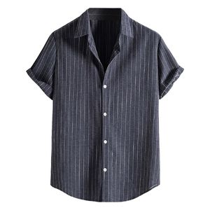 Chemise décontractée pour homme à rayures vertes foncées, manches courtes, rayures verticales minimalistes, boutonnée, chemise hawaïenne classique d'été - Product Image 1