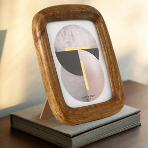 กรอบรูปไม้ดีไซน์เนอร์ งานฝีมือพรีเมียม สำหรับตั้งโชว์บนโต๊ะทำงานหรือโต๊ะรับแขก เหมาะสำหรับตกแต่งภายในห้องนั่งเล่นหรือสำนักงาน ให้สไตล์และความสวยงามที่หรูหรา - Product Image 4