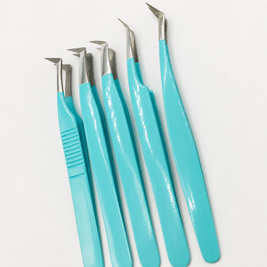Pince à épiler professionnelle de précision avec pointes en acier inoxydable angulées, poignées lisses, emballage personnalisé pour extensions de cils et salons de beauté - Product Image 2
