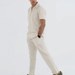 Conjunto de Dos Piezas Premium para Hombre REVIBE INDUSTRY, Camisa con Cuello Campero 100% Algodón y Pantalones de Corte Relajado, Atuendo Casual de Verano - Product Image 3