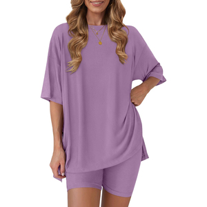 Ensemble 2 pièces en tricot rouge pour femmes, haut à col rond ample à manches courtes avec short au-dessus du genou, uni, respirant, décontracté, pour le printemps et l'été - Product Image 3