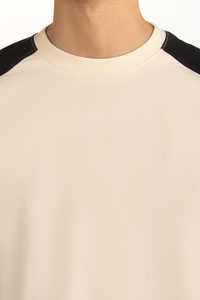 T-shirts pour hommes les plus vendus en provenance du Pakistan, t-shirt élégant à manches courtes avec manches raglan bicolores, corps beige et manches noires - Product Image 3