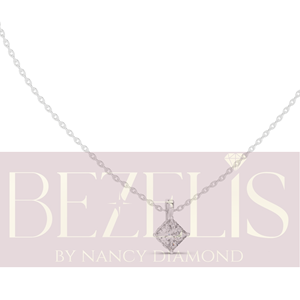 Collier pendentif solitaire en diamant taille princesse en or jaune pour femme, avec chaîne délicate à 4 griffes - Product Image 4
