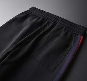 Chándal Deportivo Negro Unisex con Estampado, Manga Larga, Cuello Alto, Cordón Ajustable, Diseño a Rayas, Transpirable, Ligero, Corte Regular - Product Image 3