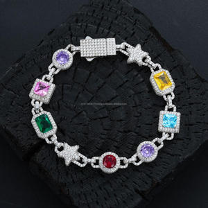 Pulsera en tono plateado con eslabones de piedras multicolor y detalles de estrellas para compradores y minoristas de joyería de moda al por mayor - Product Image 1