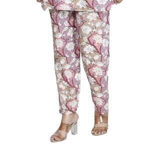 Prêt à expédier : Ensemble pantalon et t-shirt décontracté vintage en crêpe à imprimé tropical pour femme, coupe ample, style indien - Product Image 5