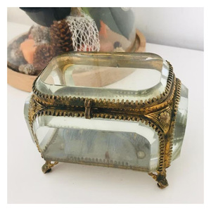 กล่องใส่เครื่องประดับทรงโมเดิร์นทำจากทองเหลืองและกระจกเจียร |   กล่องเก็บของตกแต่งสีสันสวยงาม ทำมือระดับพรีเมียม สำหรับเป็นของขวัญ - Product Image 1