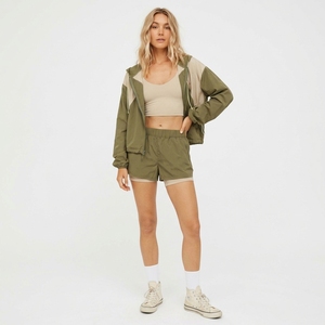 Conjunto Deportivo de 2 Piezas para Mujer, Color Verde Oliva, Chaqueta con Capucha, Pantalones Cortos de Cintura Alta, Tejido Transpirable de Spandex y Nailon, Ropa Casual de Primavera/Verano - Product Image 1