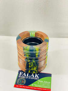 Quemador de incienso de madera y resina hecho a mano, perfecto para crear una fragancia relajante para el hogar, rituales de meditación y tiempo de relajación. - Product Image 4