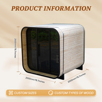 Sauna en bois lumineux avec façade panoramique en verre et système de chauffage à pierres pour un espace bien-être de luxe au bord de la piscine