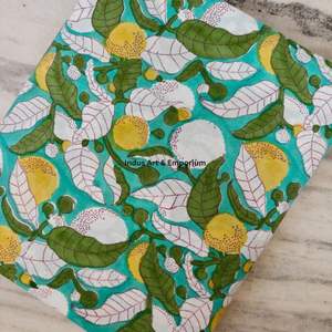 Tissu en coton imprimé traditionnel Jaipuri, coton cambriqué imprimé au bloc 60x60, tissu en coton à motifs. - Product Image 5