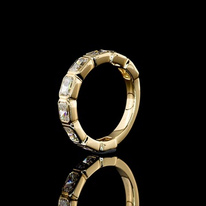 Bague d'éternité de luxe en or massif 18 carats avec diamant taille radiant East West de 2,25 carats certifié IGI, sertie clos, pour mariage et fiançailles - Product Image 2